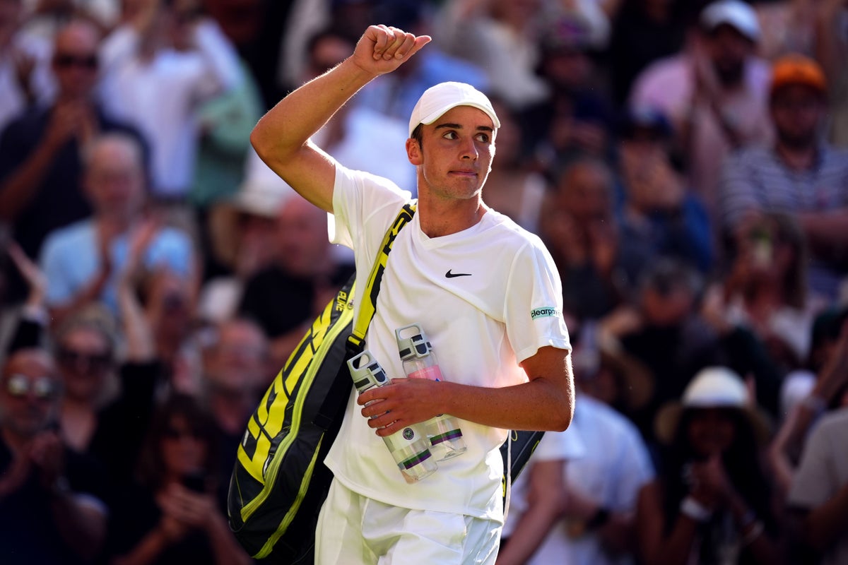 Oliver Tarvet wins Centre Court acclaim in entertaining loss to Carlos Alcaraz