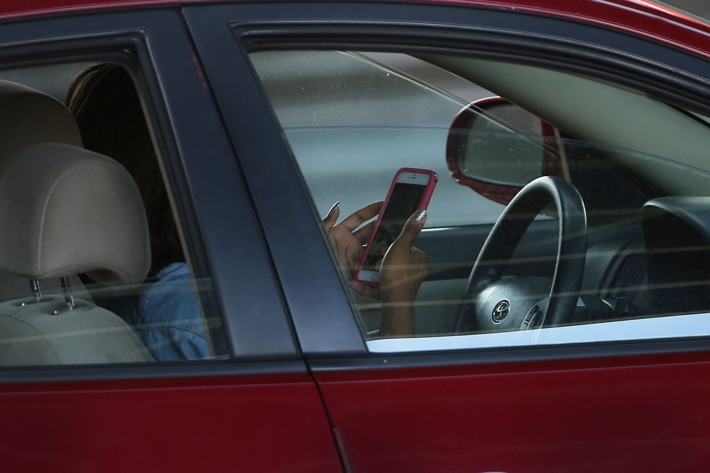 More than a quarter of those included in this study reported glancing away from the road for two seconds or longer. That dramatically increases their risk for a crash