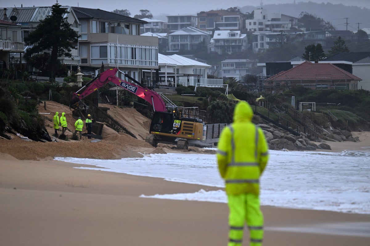 Australia bomb cyclone live: Flood emergency warnings issued as strong winds leave thousands without power