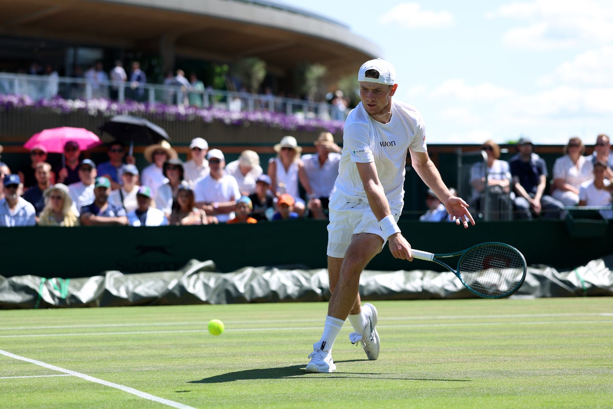 Wimbledon 2025 live: GB’s Pinnington Jones on brink of exit before Evans eyes big Djokovic upset