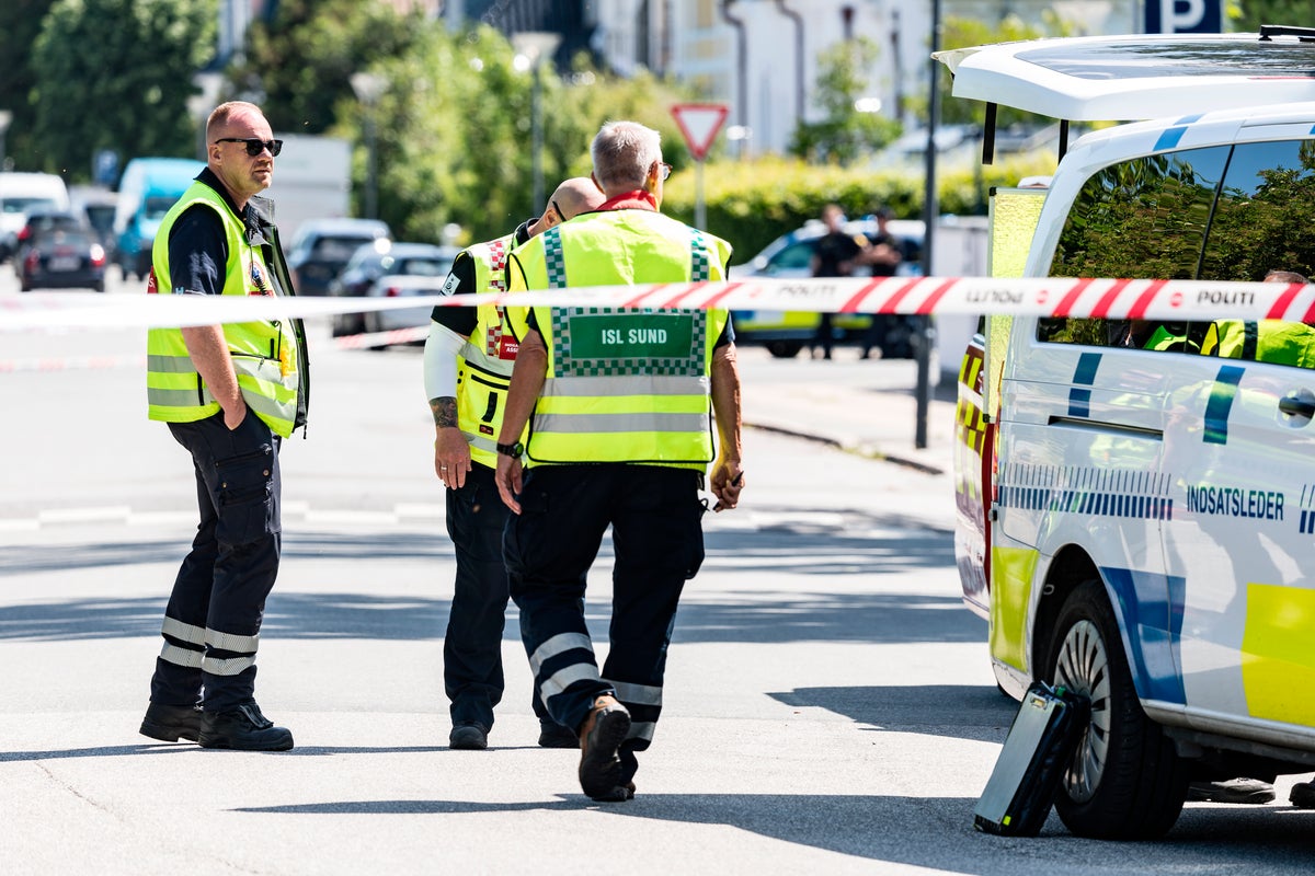 Danish police deploy to Israeli embassy in Copenhagen to examine a suspicious package