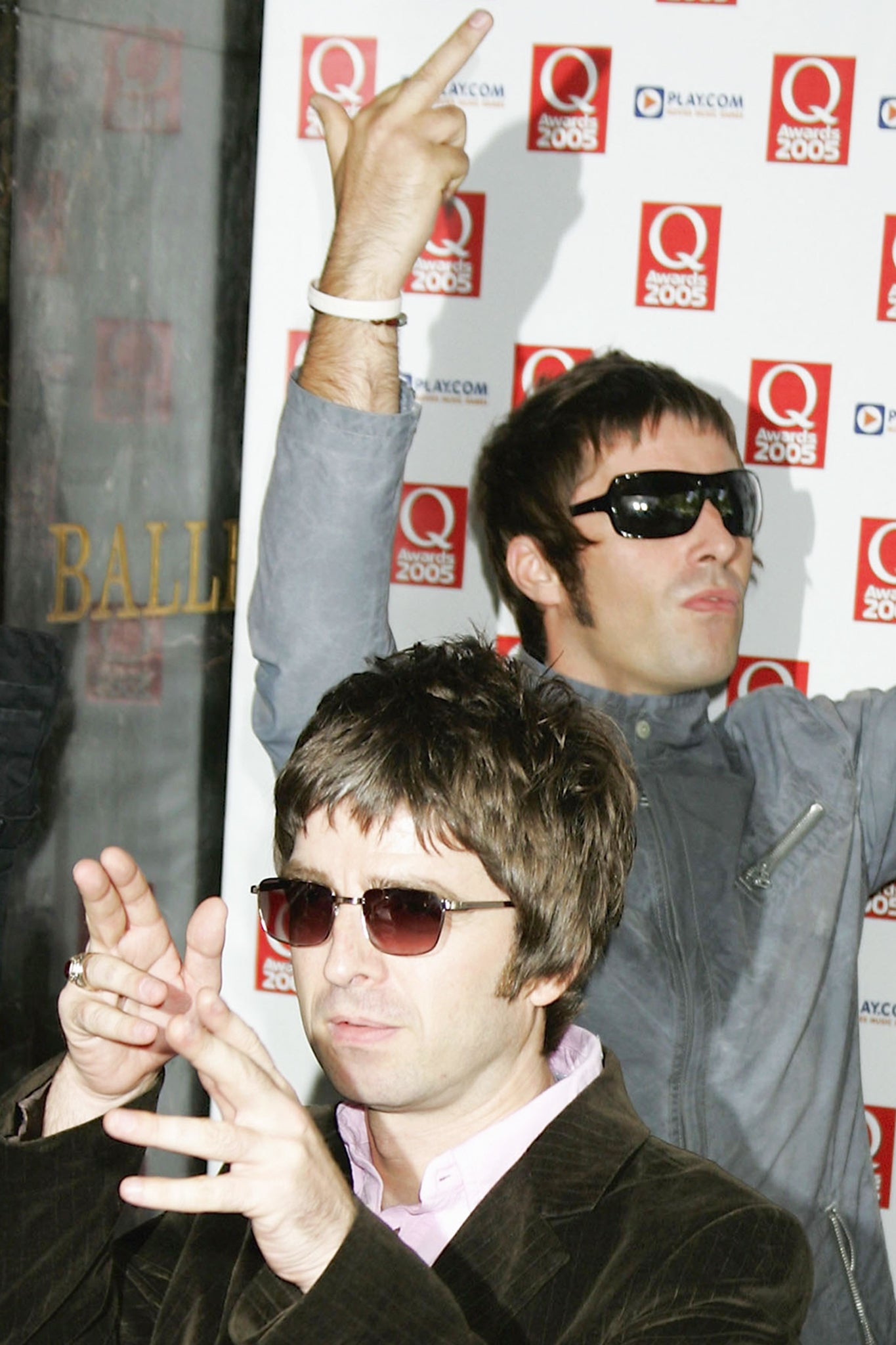 The Gallagher brothers are to reunite for an Oasis tour this year
