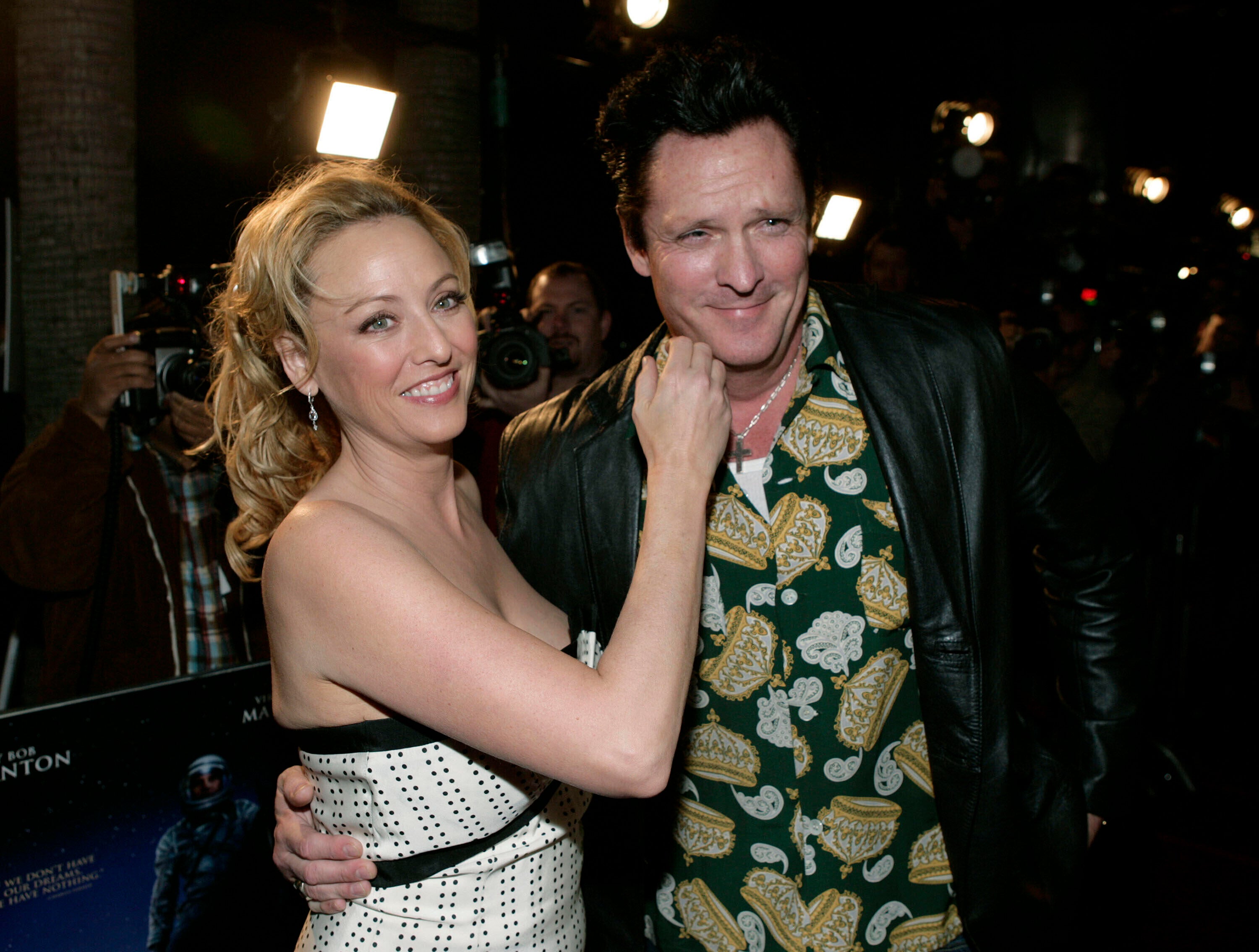 Virginia Madsen ha rendido homenaje a su hermano, Michael Madsen, quien murió el jueves a los 67 años