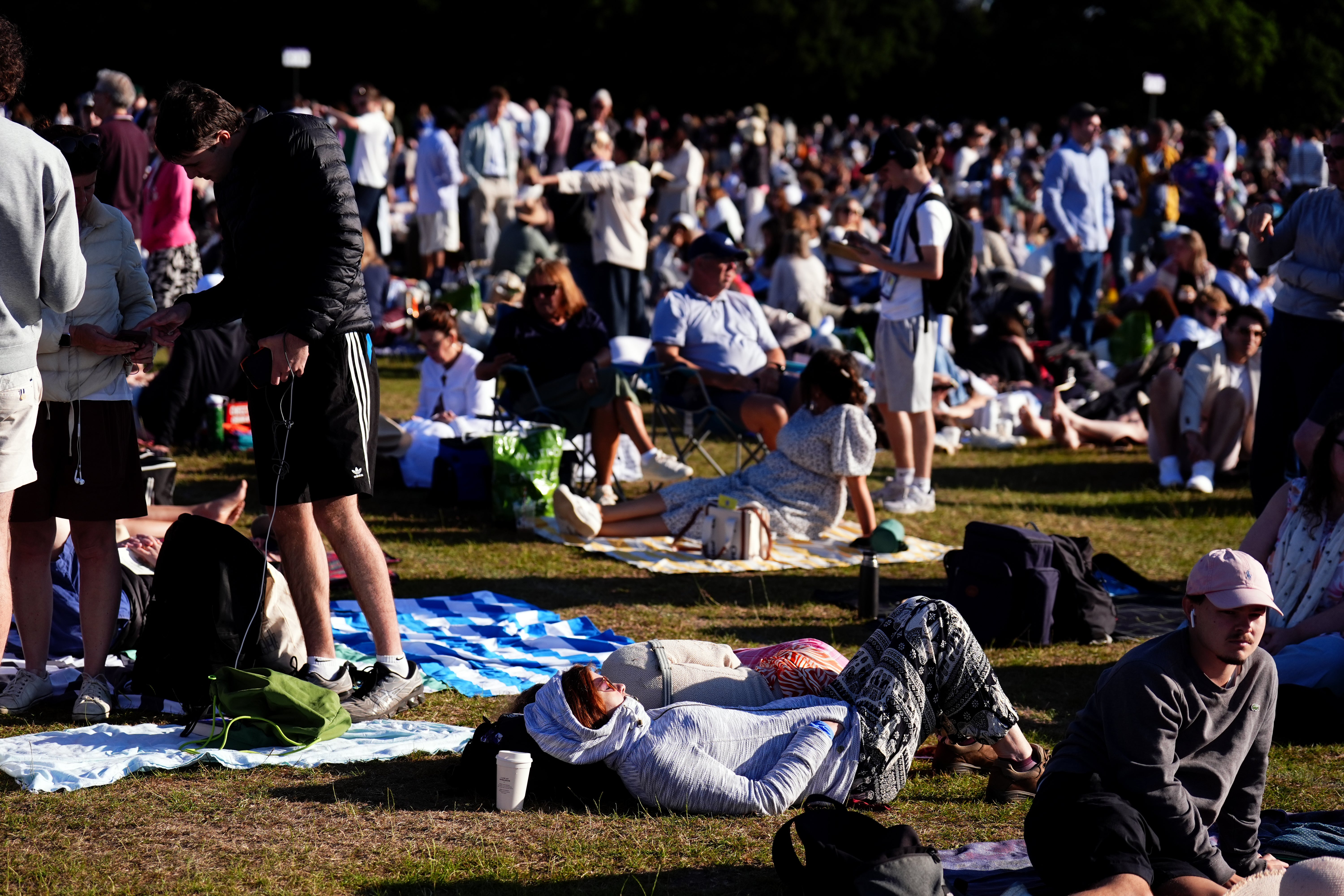 Diváci v deň štvrtého 2025 Wimbledon Majstrovstvá