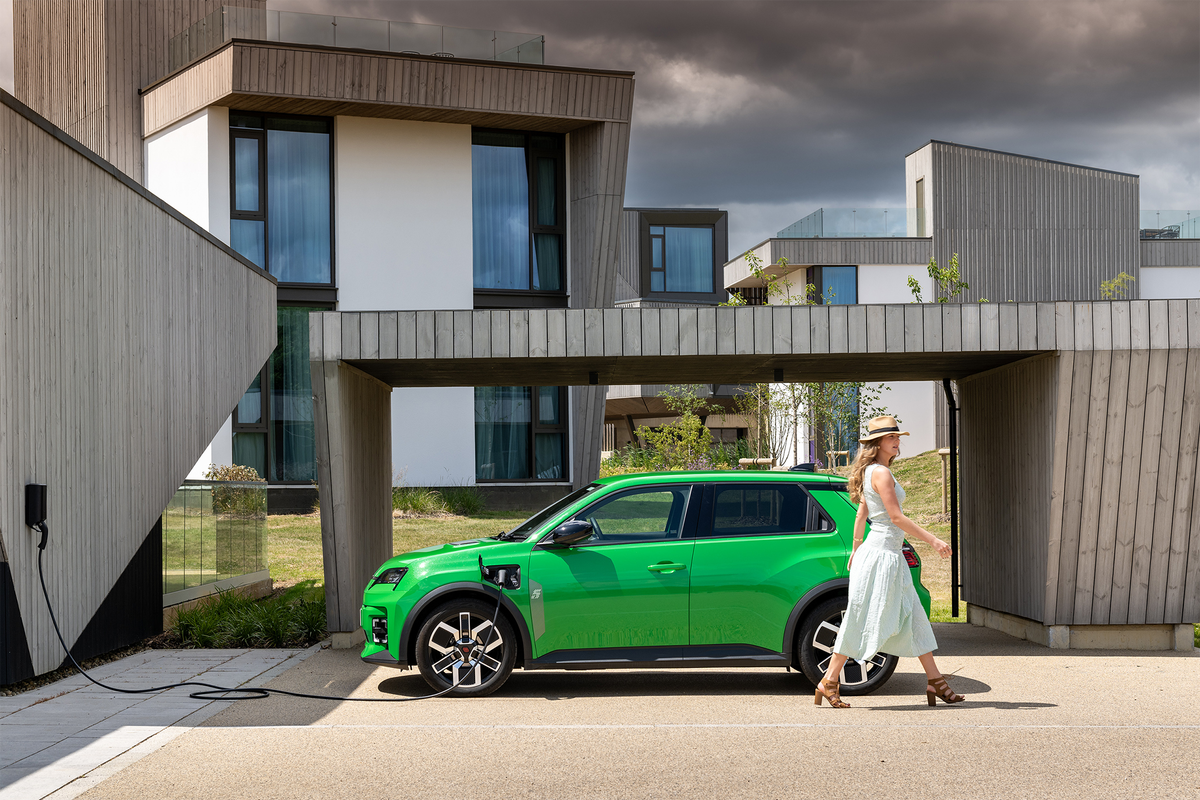 Andersen teams up with Renault to supply designer home charging points