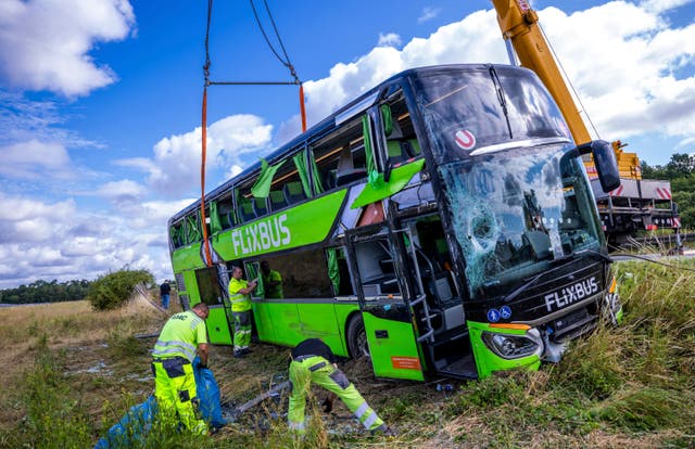 ALEMANIA-AUTOBÚS-VOLCADURA