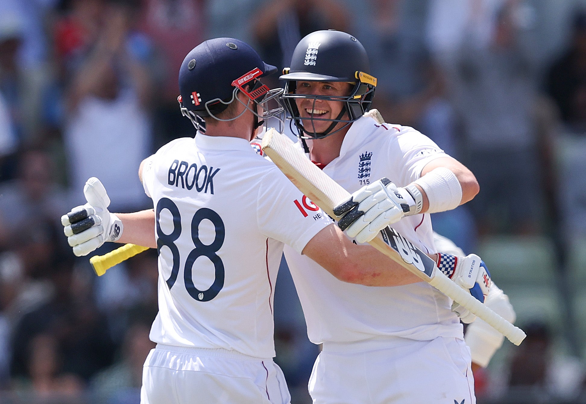 Harry Brook e Jamie Smith ajudaram a Inglaterra a lutar da posição perigosa nas primeiras entradas contra a Índia