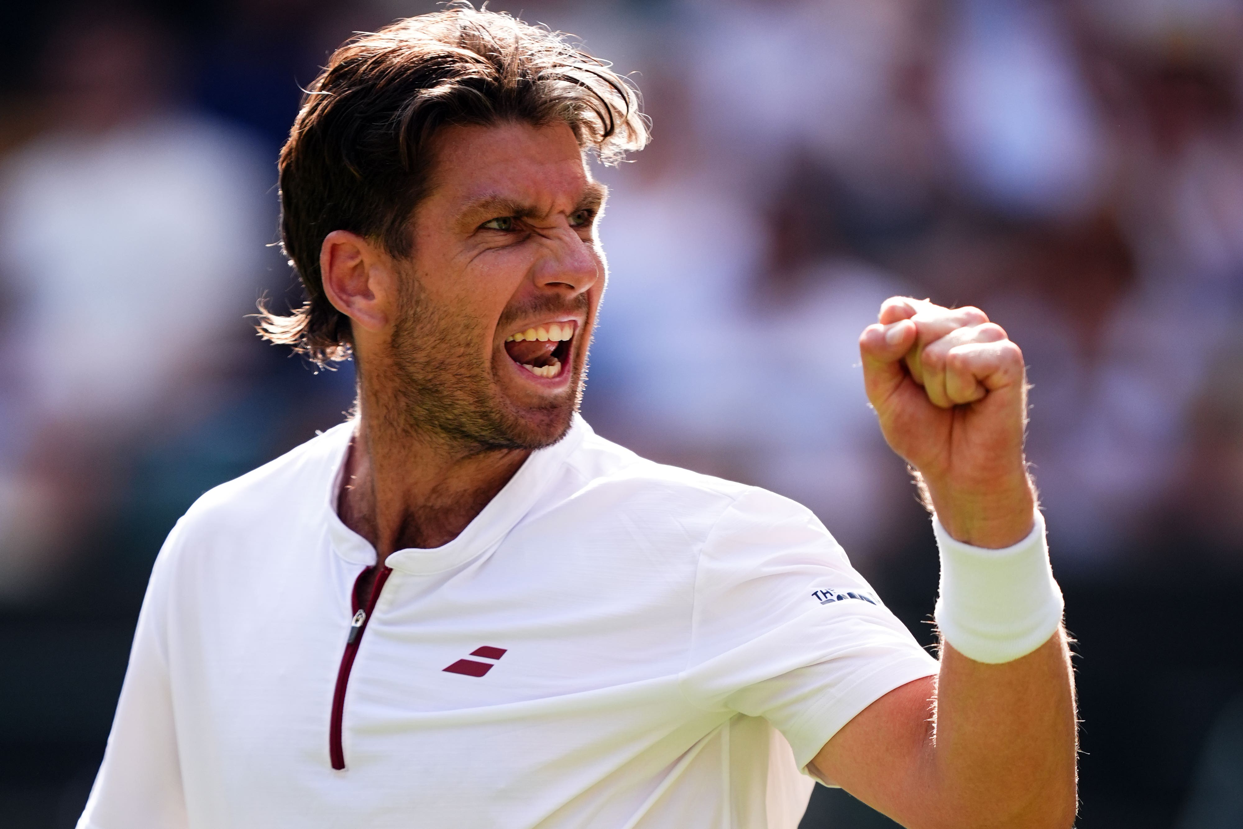 Cameron Norrie superou um começo lento para progredir em conjuntos retos