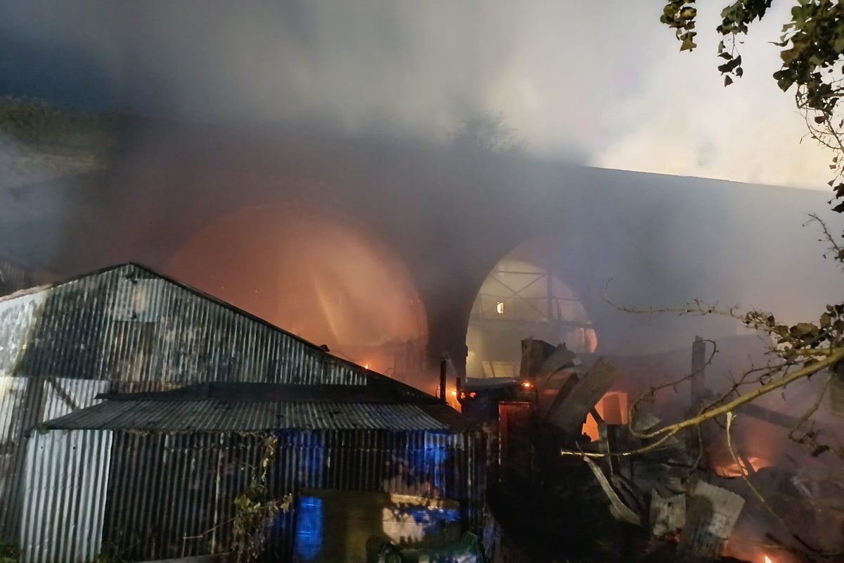 Großbrand legt einen Teil der Londoner U-Bahn lahm und verursacht ...