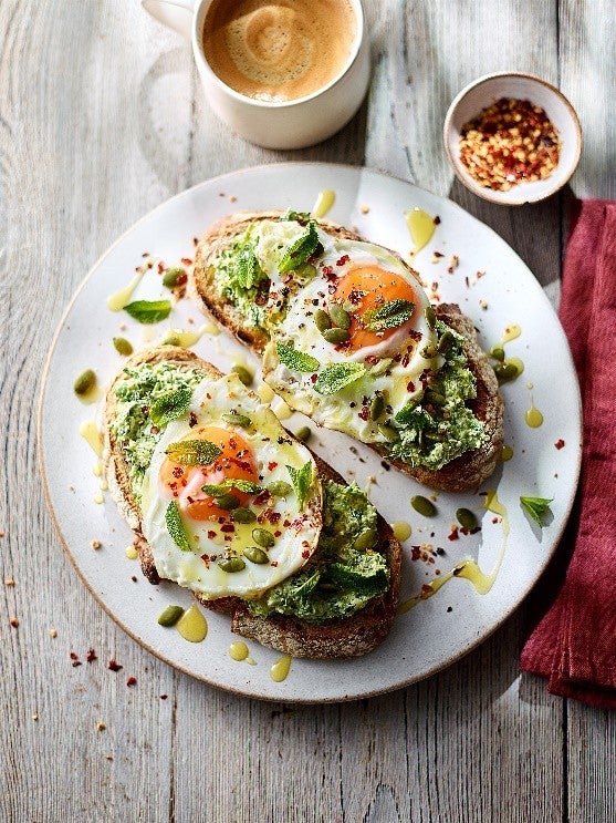 A fibre-rich breakfast or brunch packed with greens, herbs and creamy feta