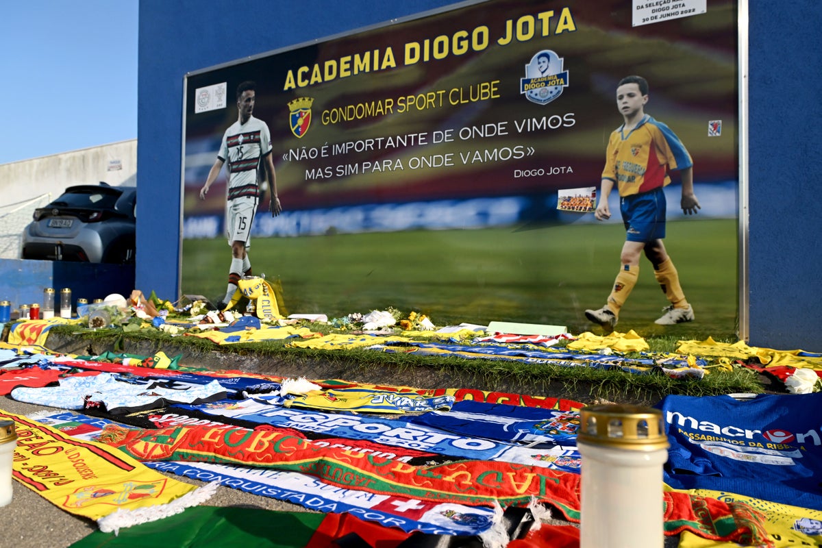 Liverpool players and boss arrive in Portugal to attend Diogo Jota’s funeral