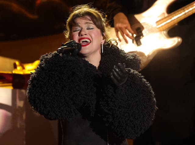 <p>Kelly Clarkson performs during the 2024 Rockefeller Center Tree Lighting Ceremony on December 04, 2024 in New York City</p>