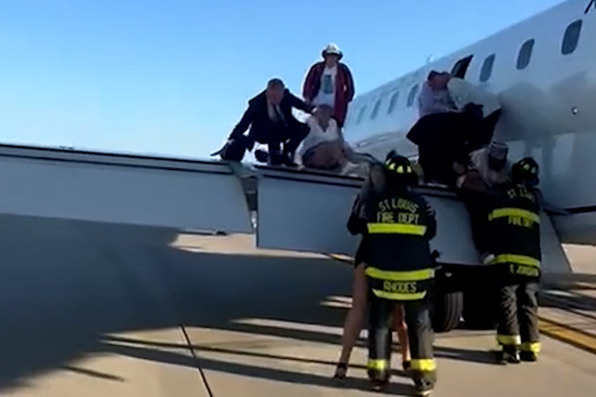 United Airlines flight evacuated after passengers smell smoke after takeoff