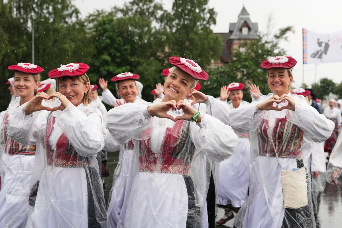 Thousands of voices unite in song at traditional choir festival celebrating Estonia's culture