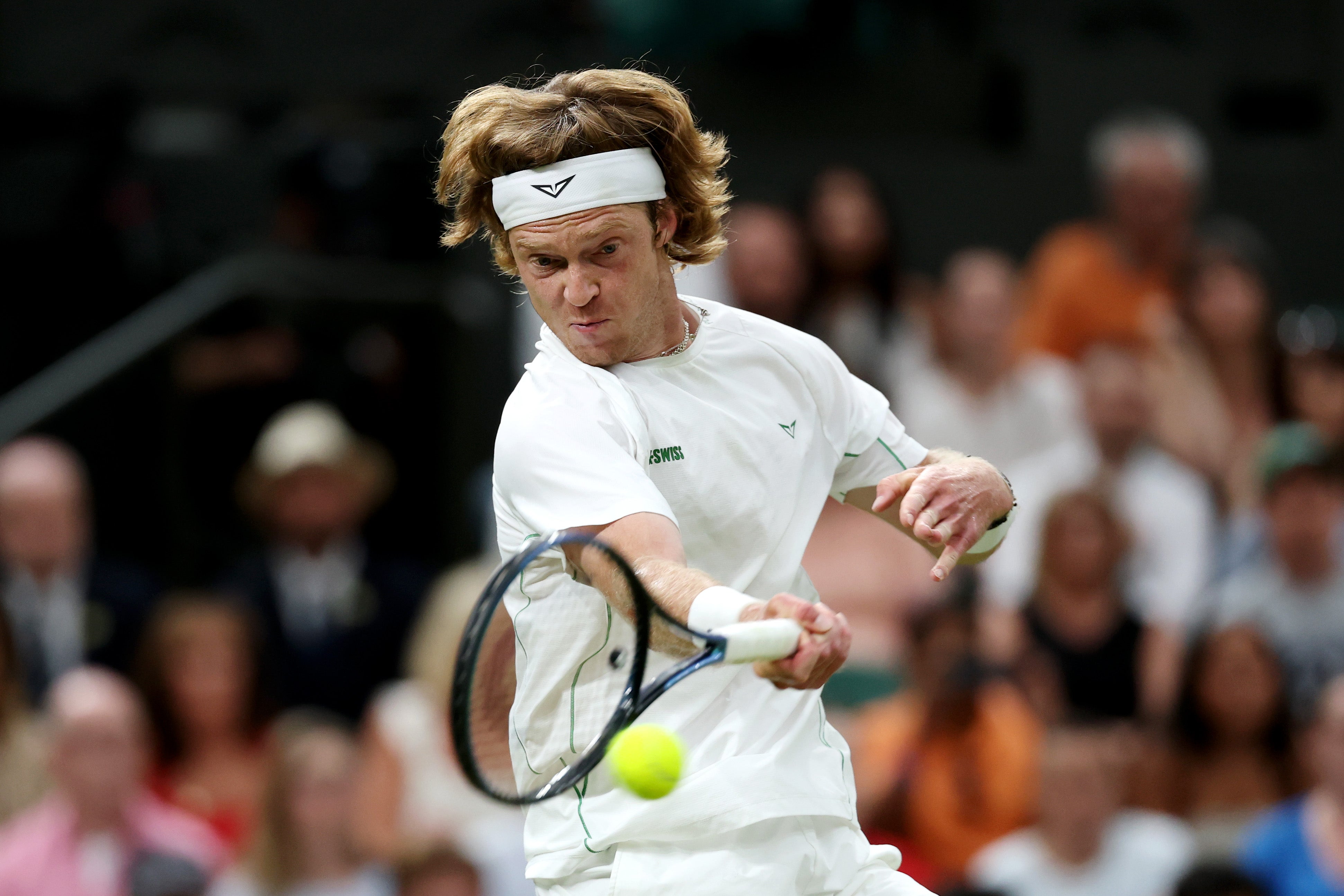 Andrey Rublev venceu o primeiro set contra Carlos Alcaraz antes do atual campeão chegar para vencer