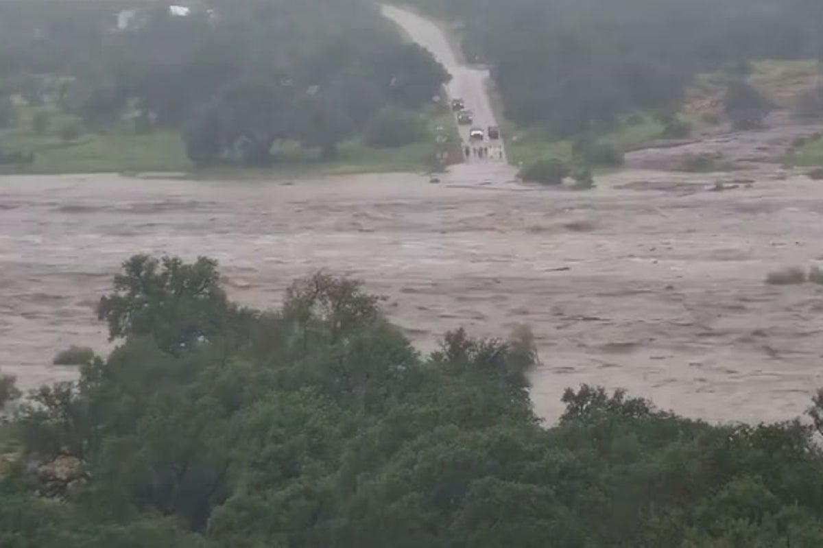 Timelapse video shows Texas flash floods turn dry riverbed into deadly rapids in 20 minutes