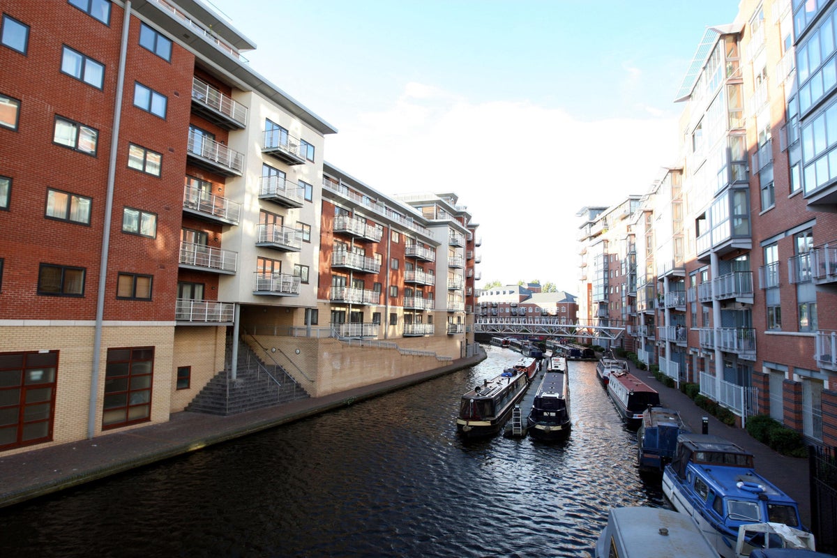 Average UK house prices flattened out month-on-month in June – Halifax