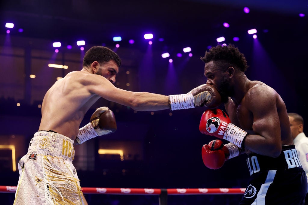Sheeraz lutou para empatar a última vez contra Carlos Adames em uma luta pelo título do WBC World Middleweight