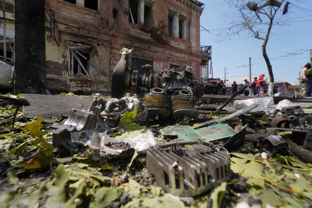 <p>Fragments of the Russian drone and debris lie on the ground after a Russian airstrike in Kharkiv, Ukraine, Monday, July 7, 2025. (AP Photo/Andrii Marienko)</p>