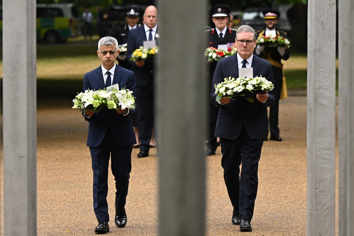 Keir Starmer and Sadiq Khan lay wreaths at 7/7 bombings memorial