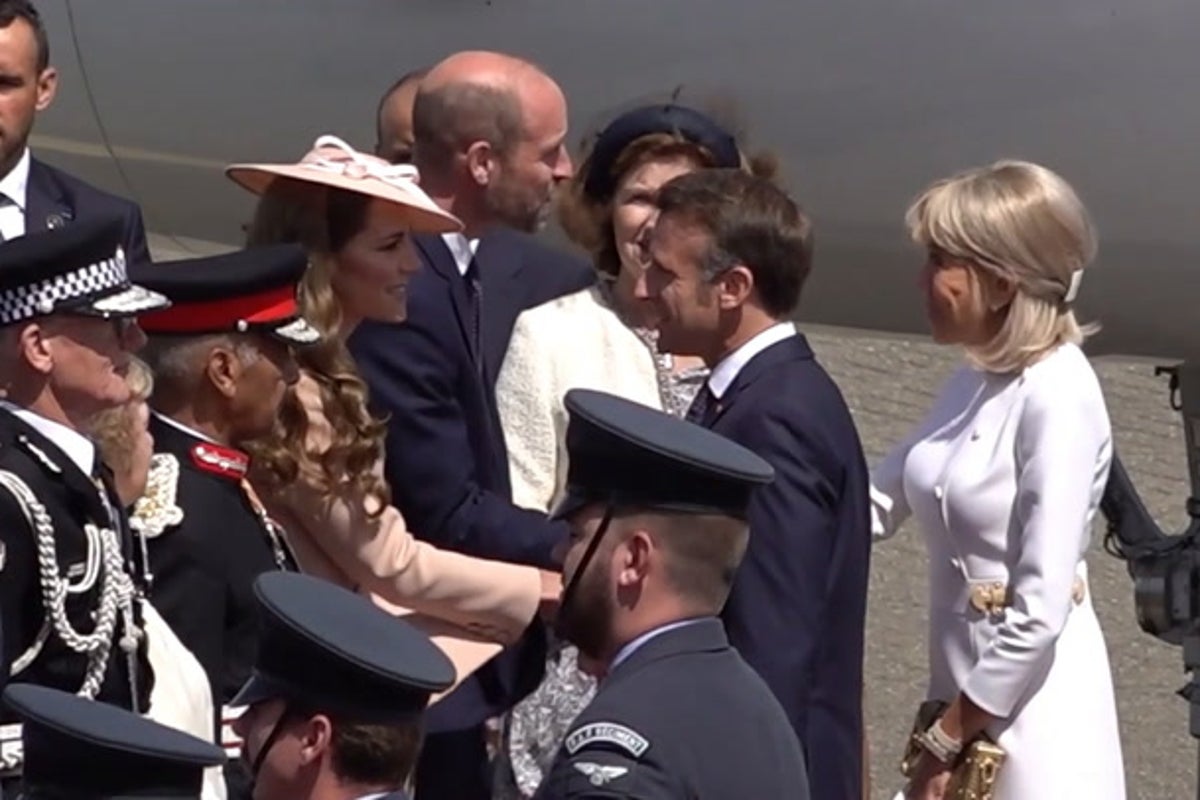 Emmanuel Macron kisses Princess Kate’s hand as he arrives in UK for state visit