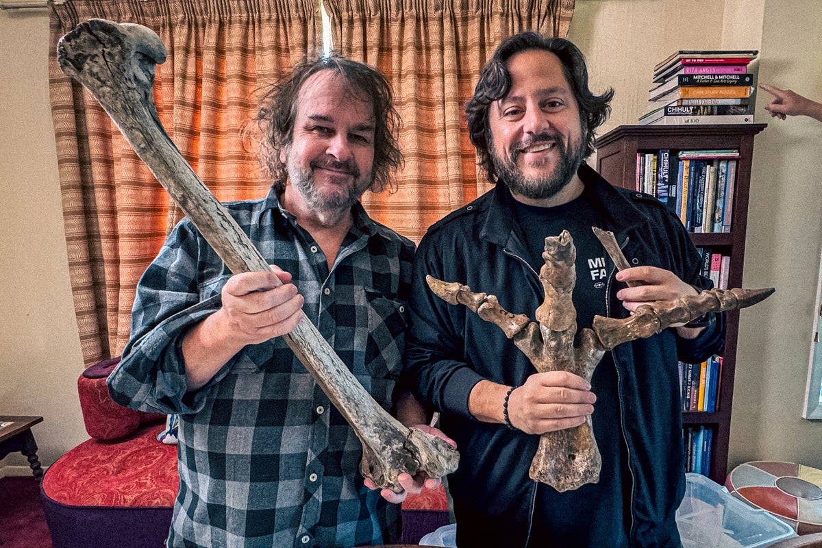 Lord of the Rings director backs de-extinction project