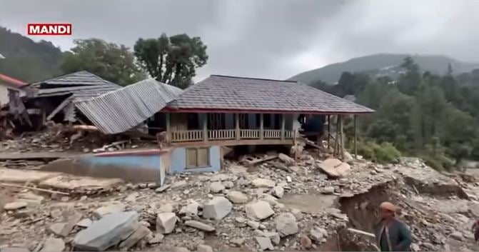 <p>Flood wreaks havoc in Himachal Pradesh</p>
