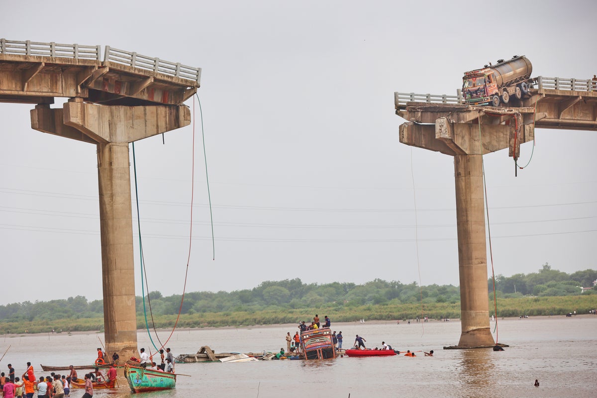 Bridge collapse kills 9 in India's Gujarat state