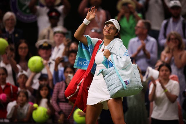 <p>Britain's Emma Raducanu acknowledges the audience as she leaves Centre Court following her defeat against Belarus's Aryna Sabalenka.</p>