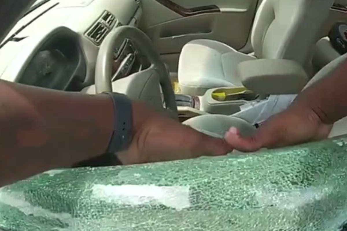 Two toddlers saved from sweltering car after father ‘left them alone for 40 minutes’