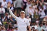 Sinner vence a Shelton y avanza a semifinales de Wimbledon con protección en el codo lesionado