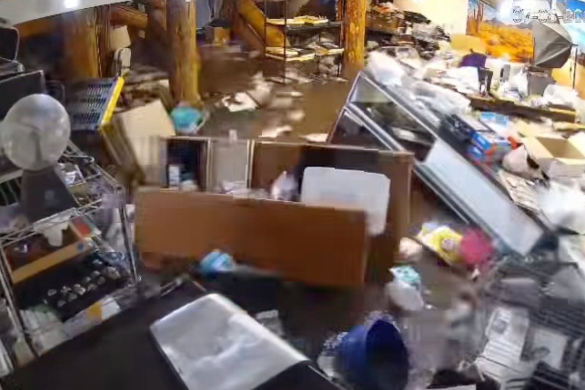 Flash flood destroys New Mexico store at terrifying speed