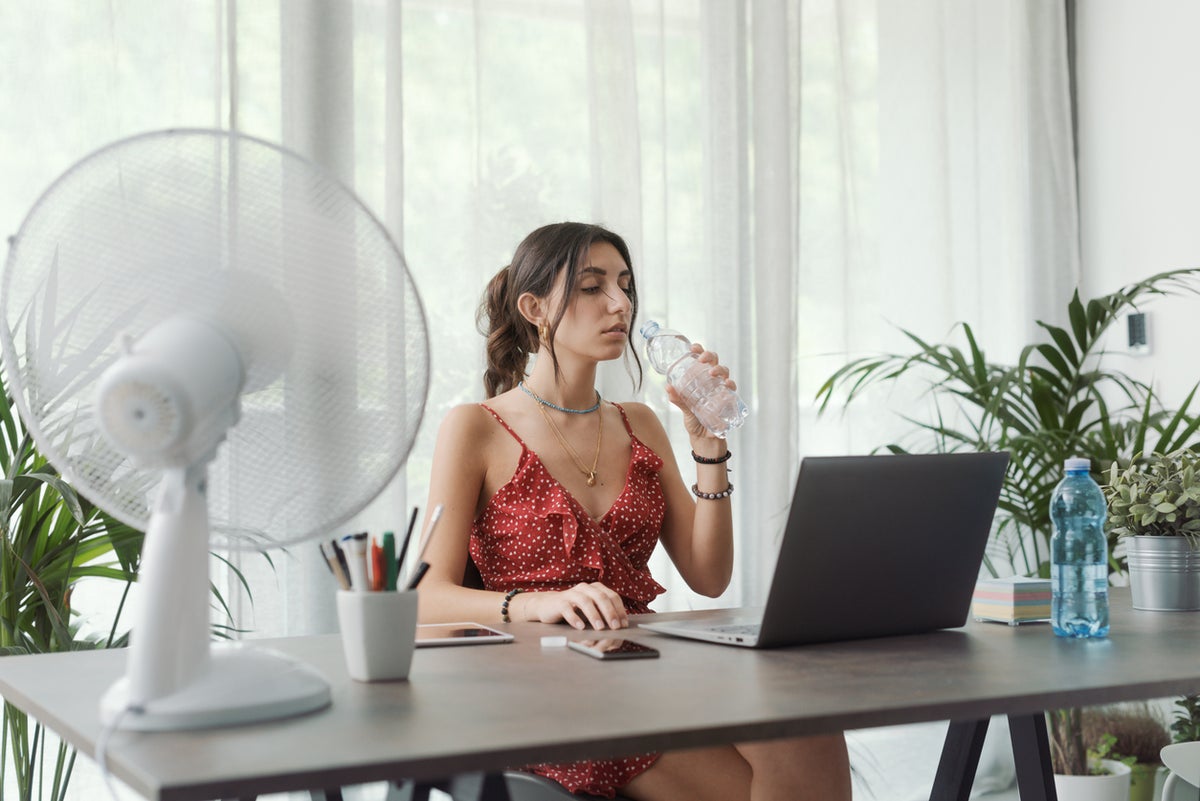 Employers urged to give staff extra breaks and relax dress codes amid UK heatwave