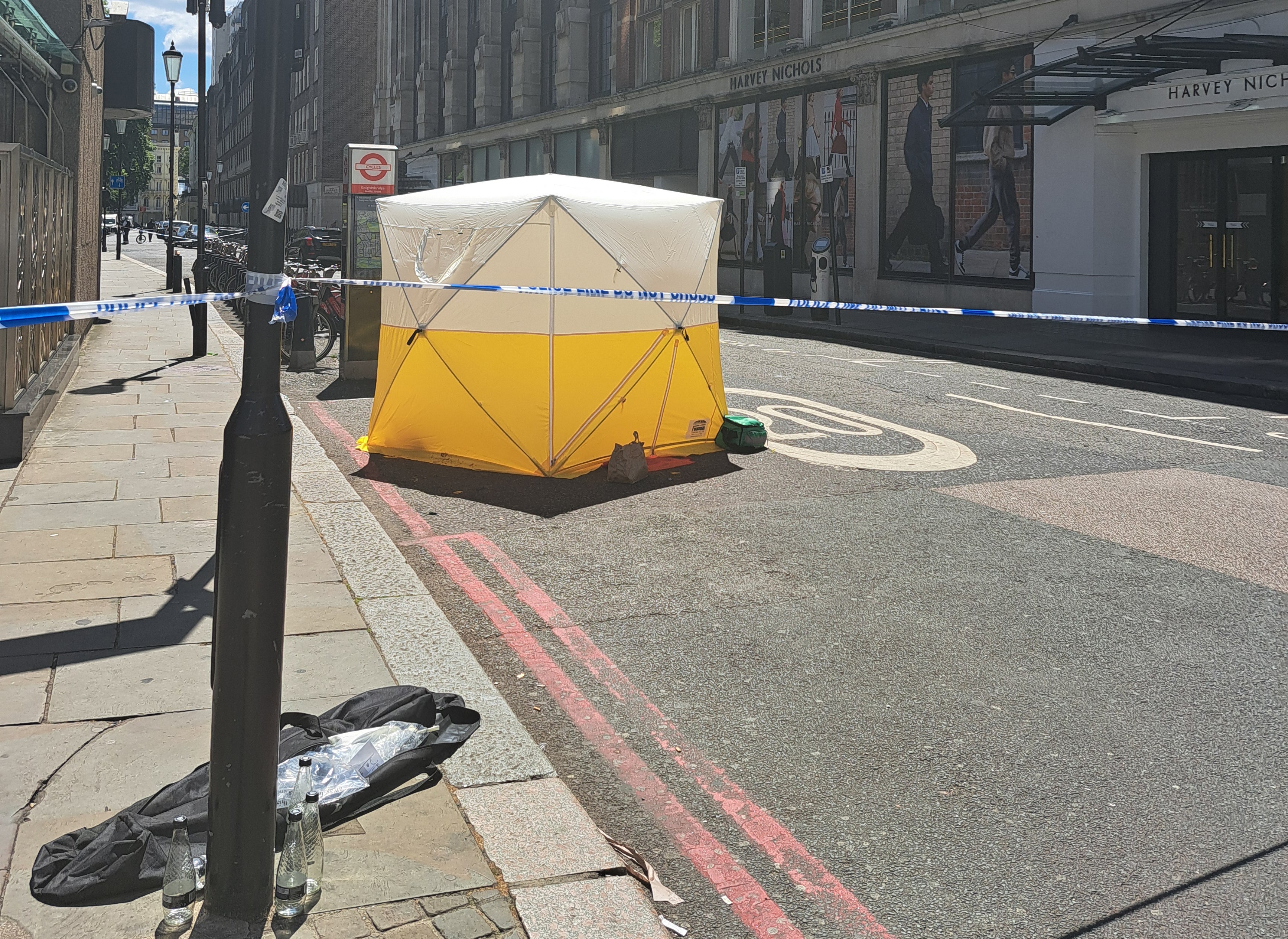 The incident occurred near the luxury Hotel Park Tower Nightsbridge, but according to a spokes, did not include any guest or employee.