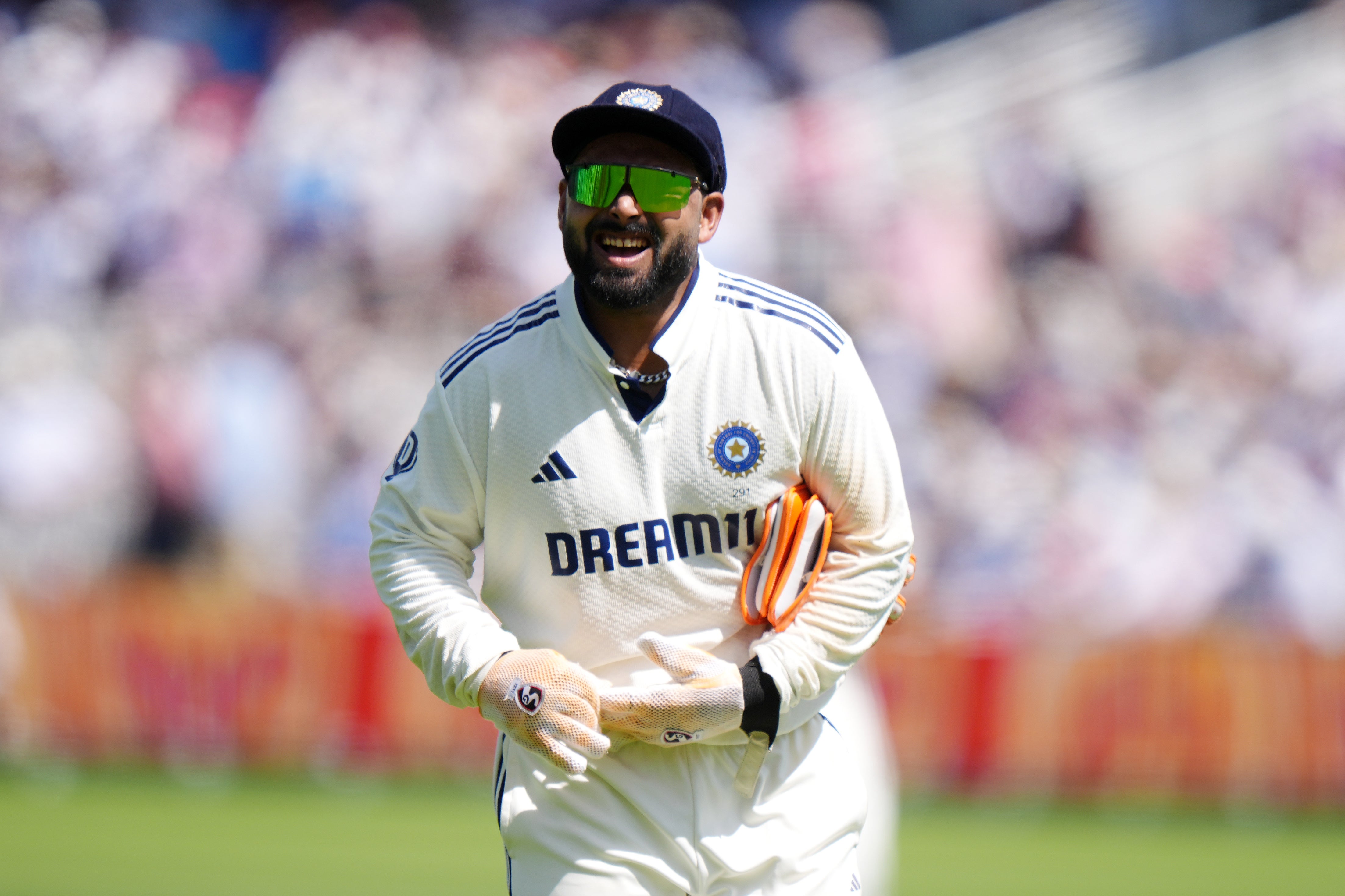 Rishabh Pant saiu do campo depois de ferir o dedo