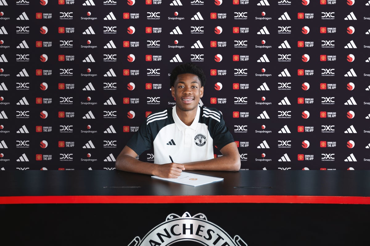 Manchester United sign young forward Enzo Kana-Biyik