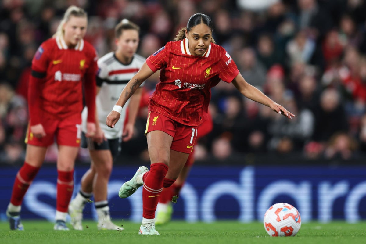 Arsenal to Sign Olivia Smith in Record Deal