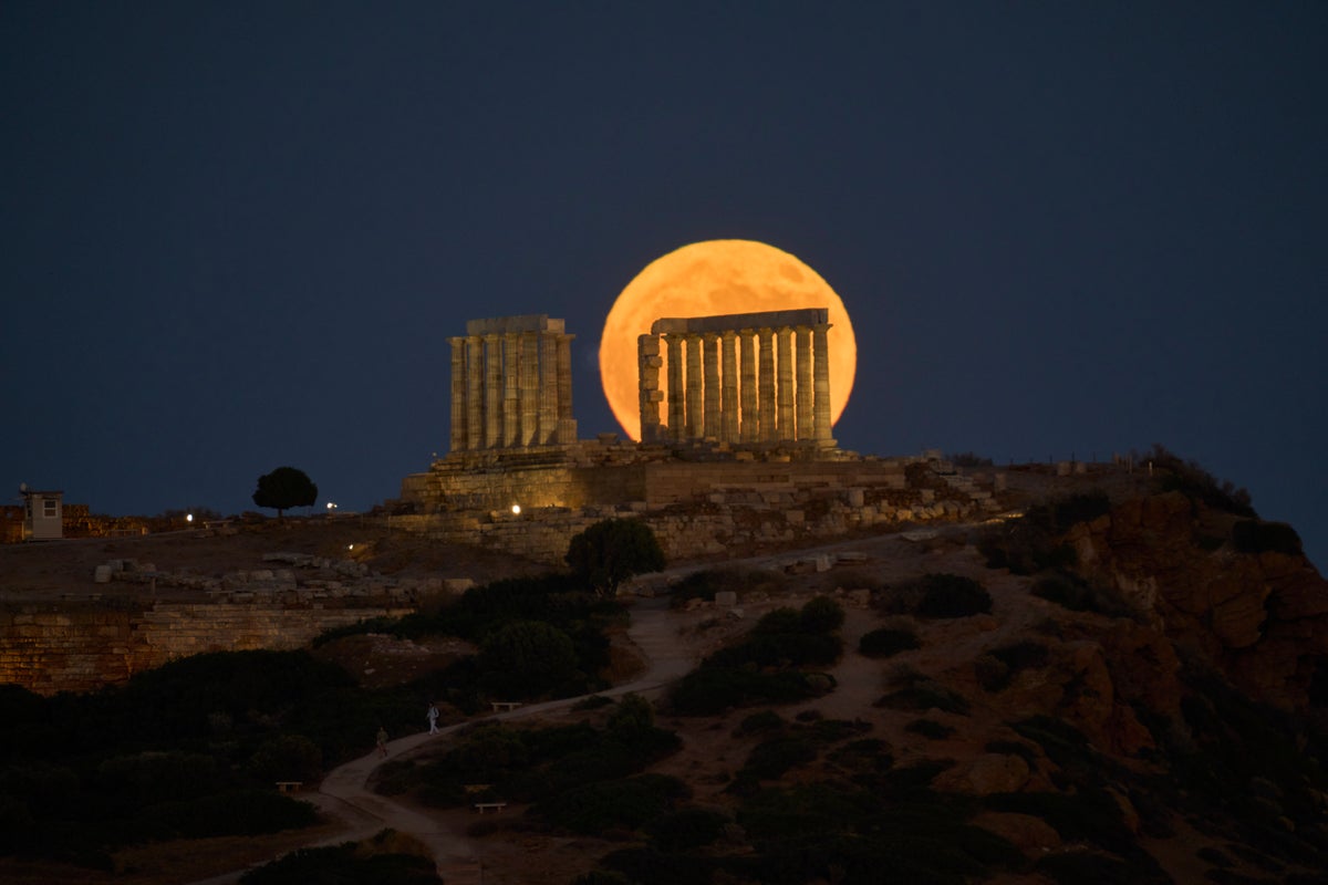 https://static.independent.co.uk/2025/07/11/06/AP-Pictures-of-the-Week-Global-Photo-Gallery_71685.jpg?width=1200&height=800&crop=1200:800