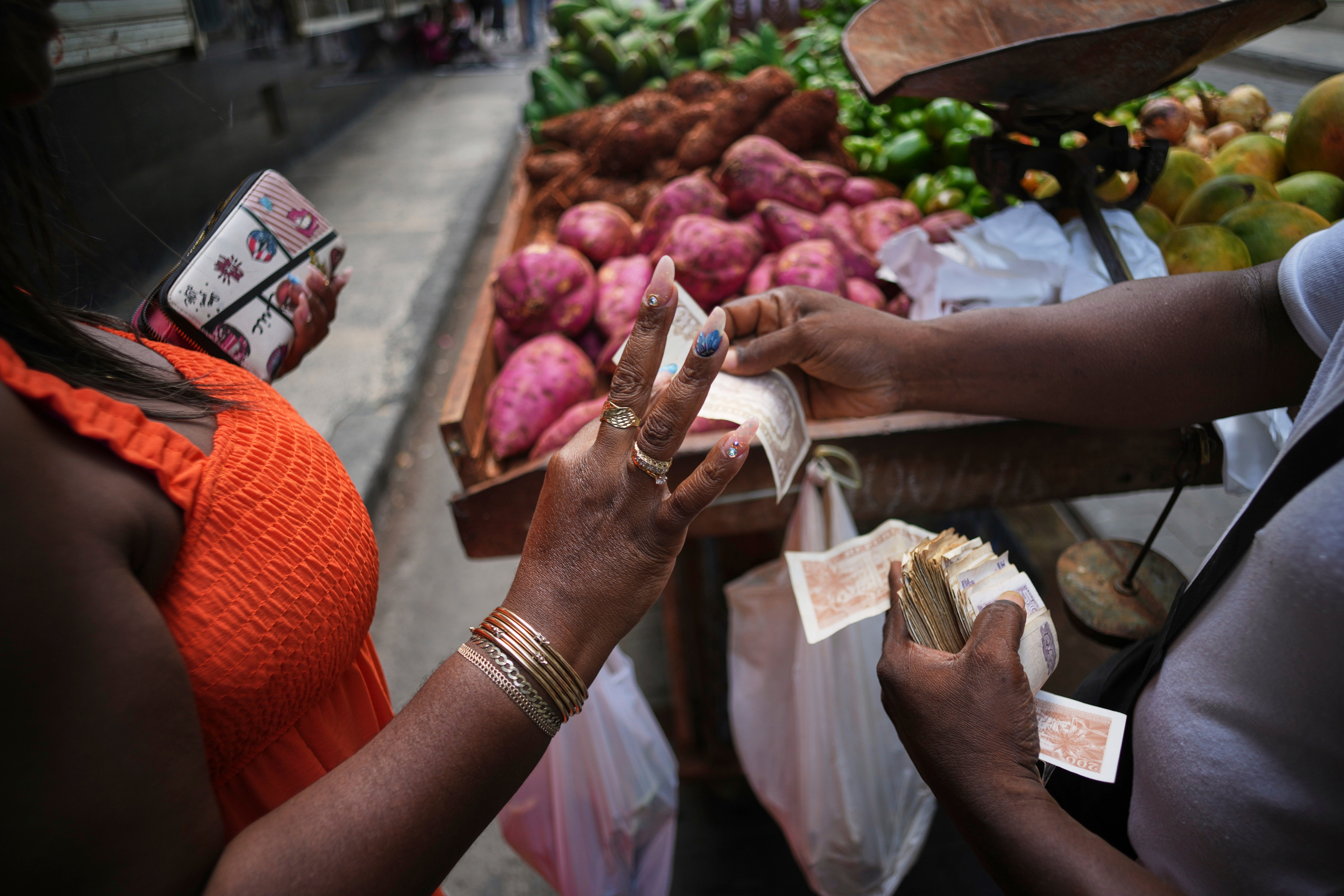 CUBA-UÑAS EXTRAVAGANTES