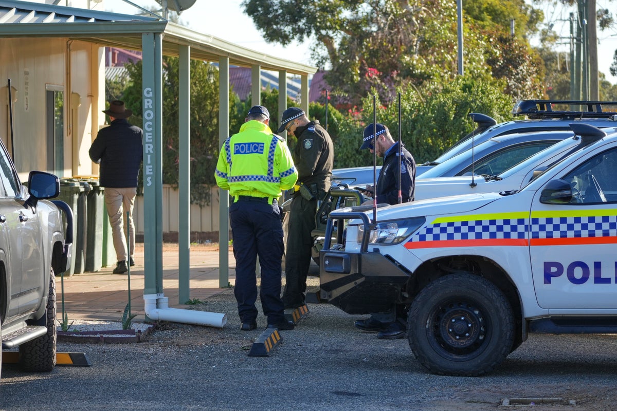 Police say air search is best chance to find German tourist lost in Australian Outback