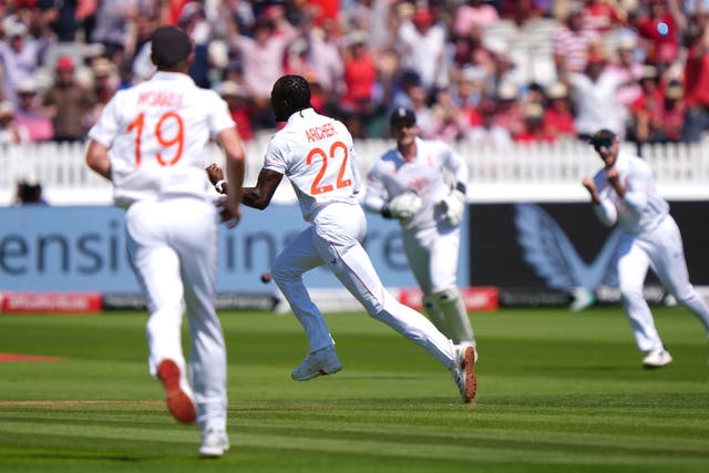 Jofra Archer (centre) celebrates the wicket of India’s Yashasvi Jaiswal (Bradley Collyer/PA)