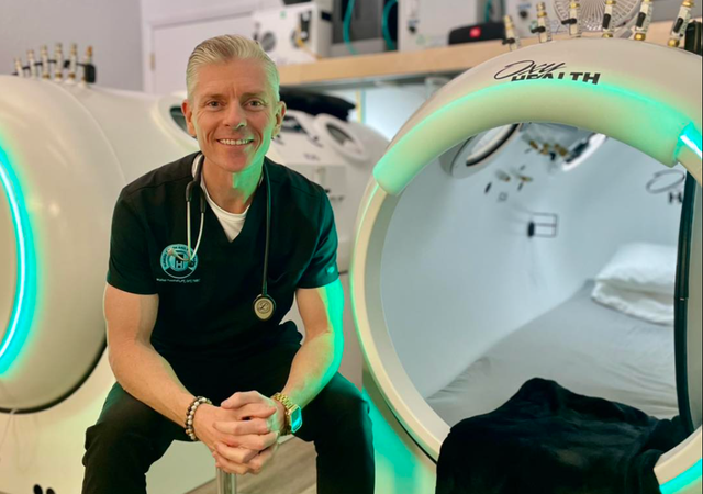 <p>Dr. Walter Foxcroft died on Wednesday after his hyperbaric chamber caught on fire</p>