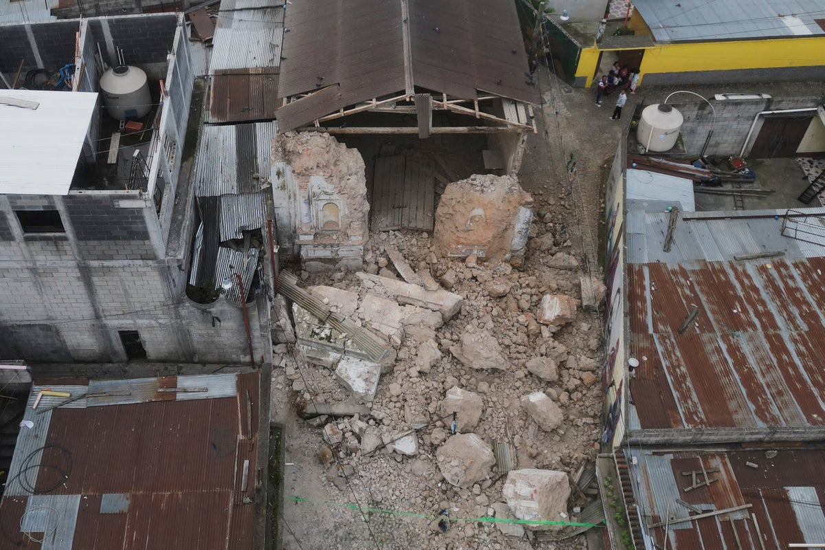 Guatemalan villagers lynch 5 men accused of robbing homes after earthquakes