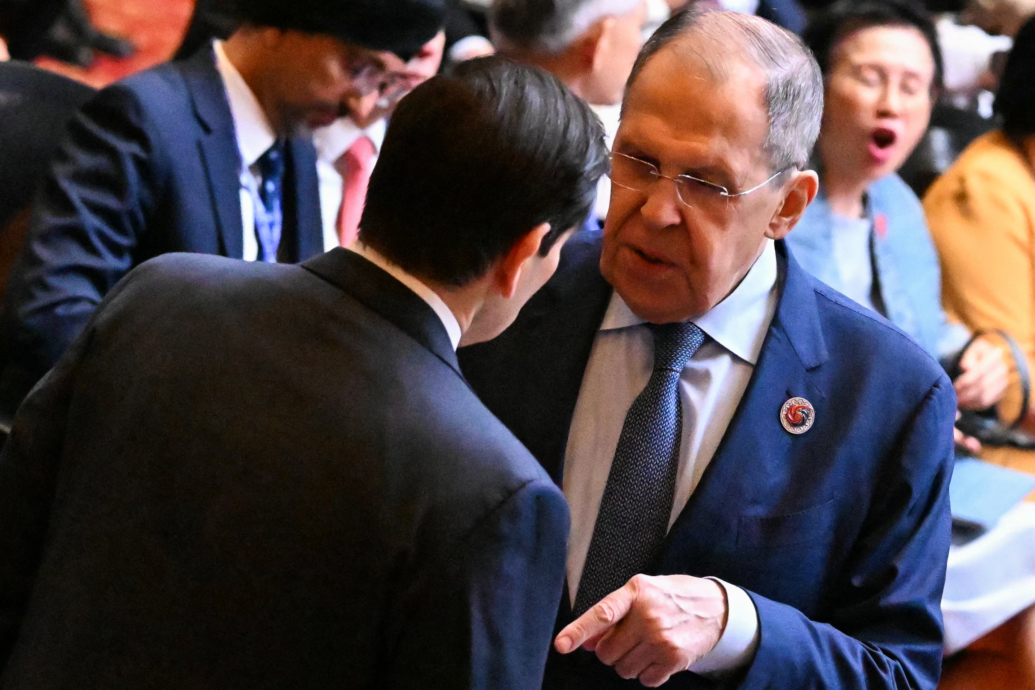 U.S. Secretary of the State brand Rubio talks to Russian Foreign Affairs Minister Sergei Lavrovo at a meeting of Asean