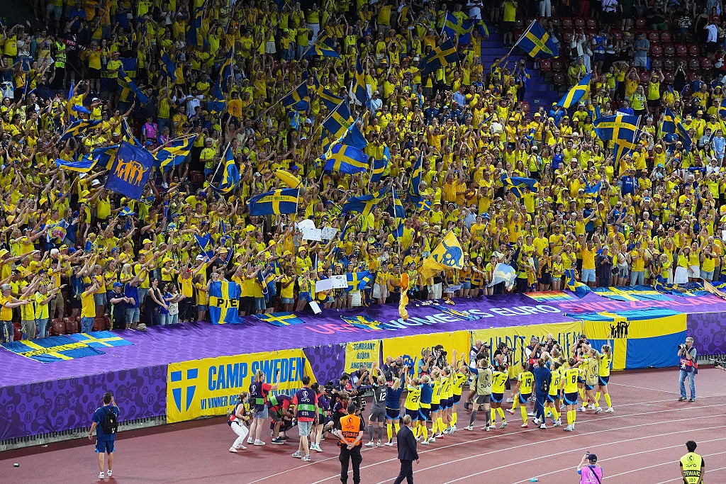 Sweden's players celebrate with their fans at Stadion Letzigrund