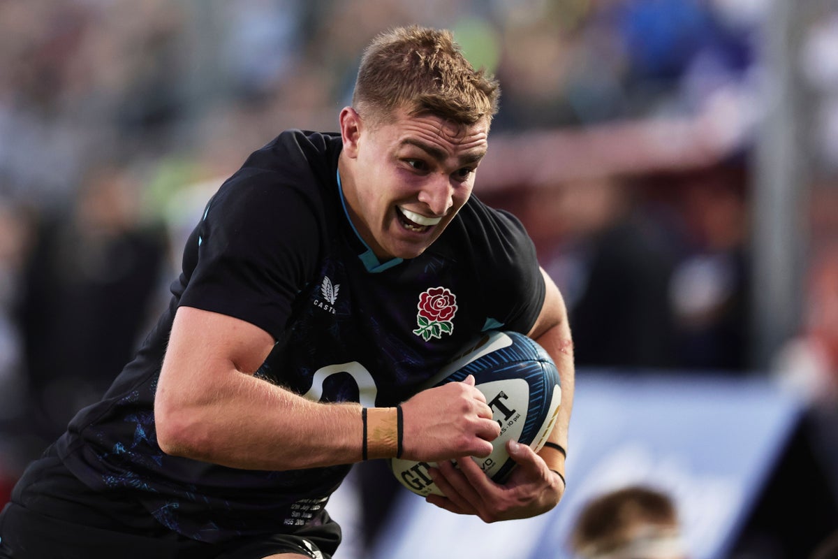England edge out Argentina with late Jack van Poortvliet try