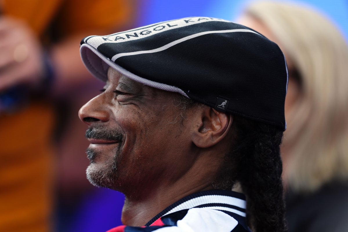 Snoop Dogg unveils Swansea kit in playful dig at Wrexham owner Ryan Reynolds