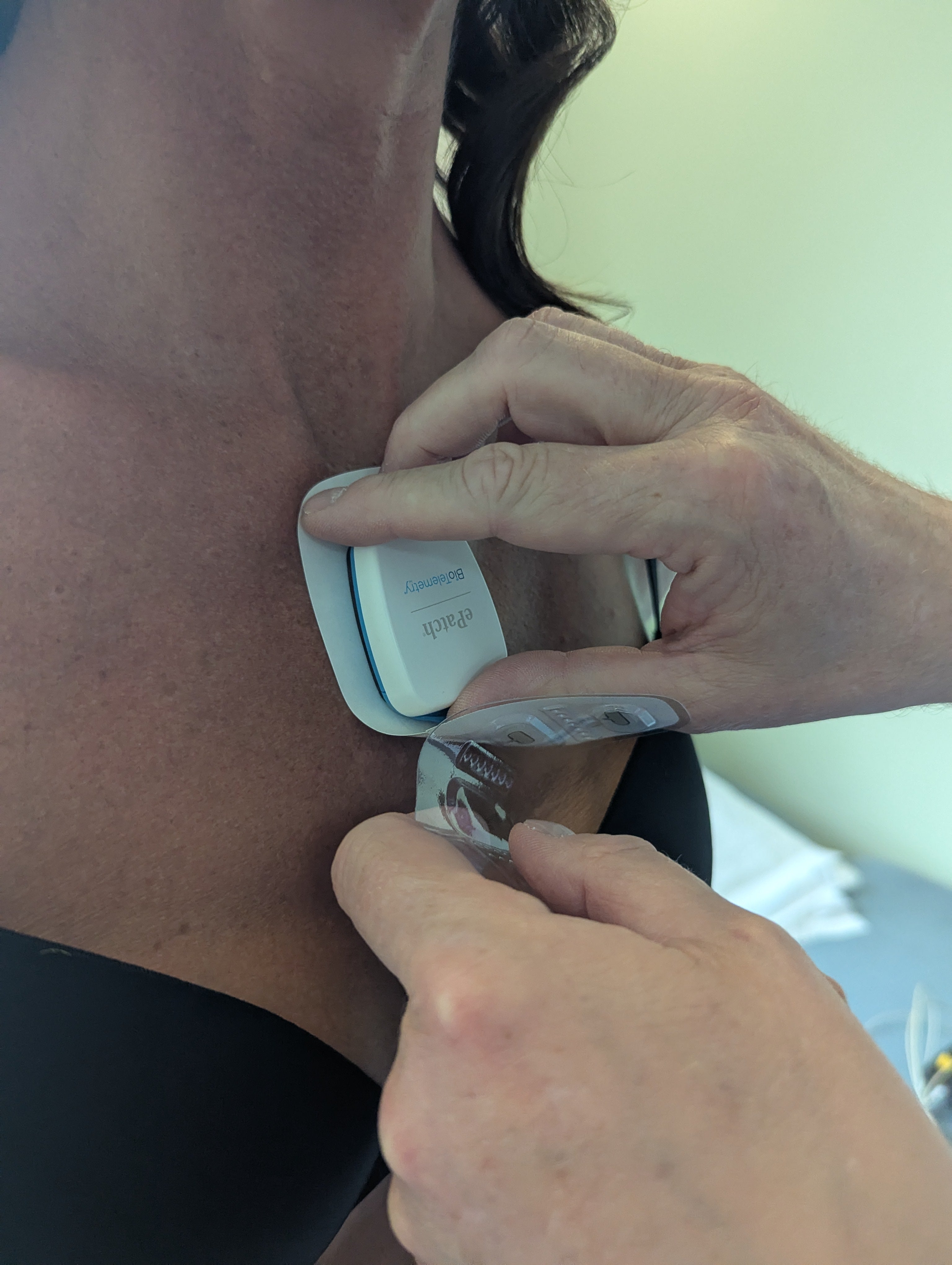 The device looks like a small patch that is stuck to the skin