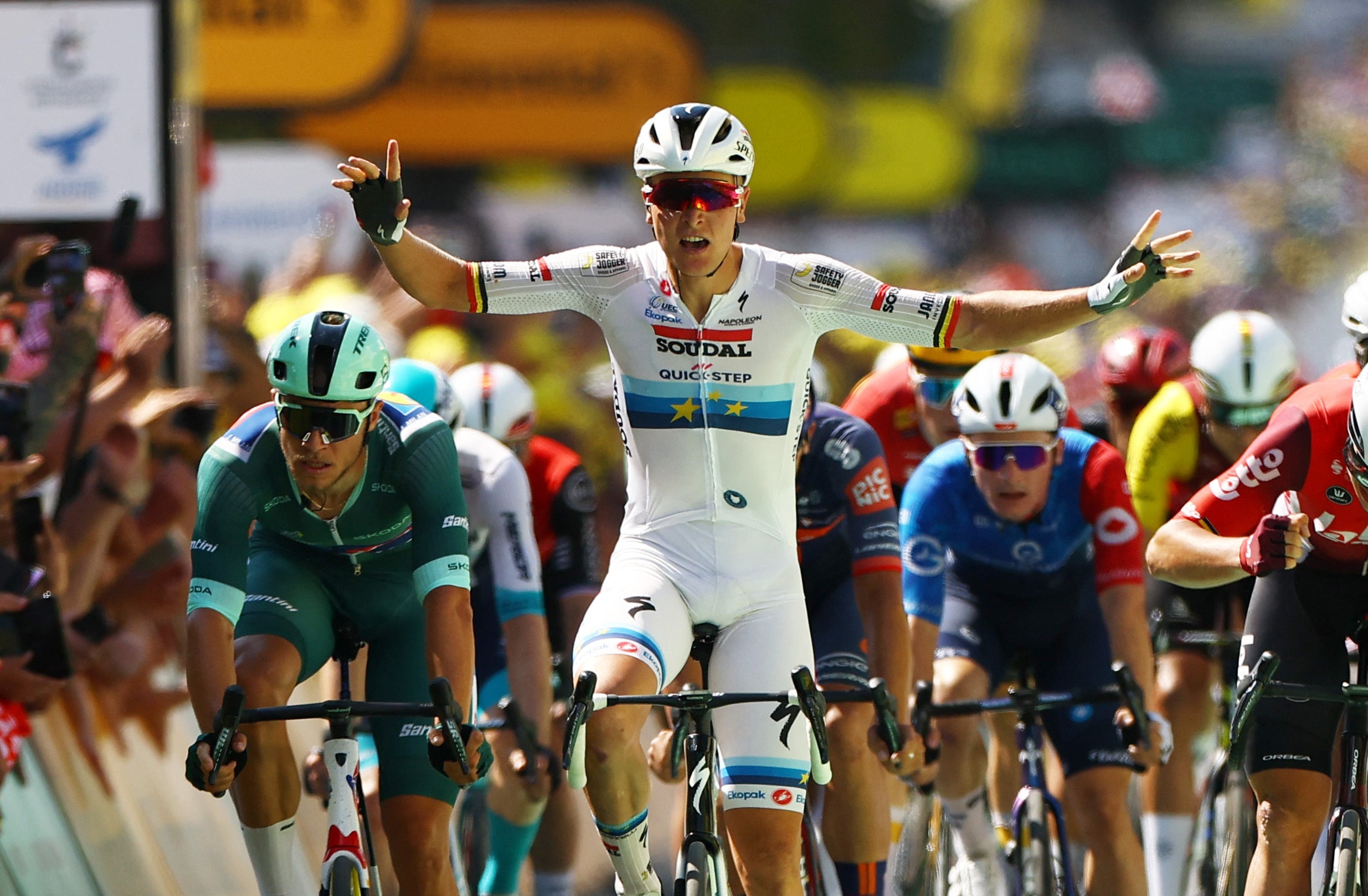 Tim Merlier celebrates after winning stage 9