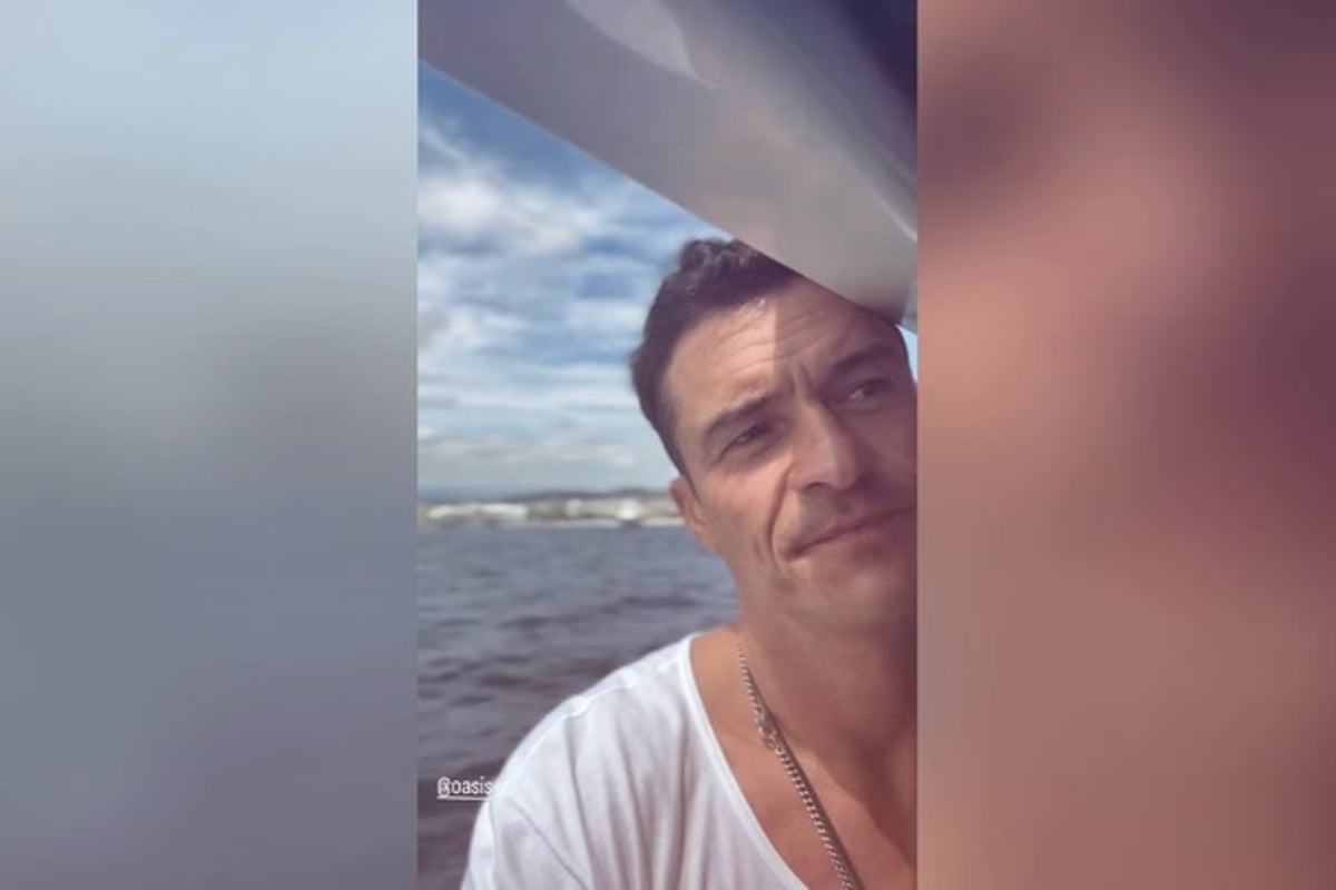 Orlando Bloom belts out Oasis hits at Heaton Park show after Katy Perry split